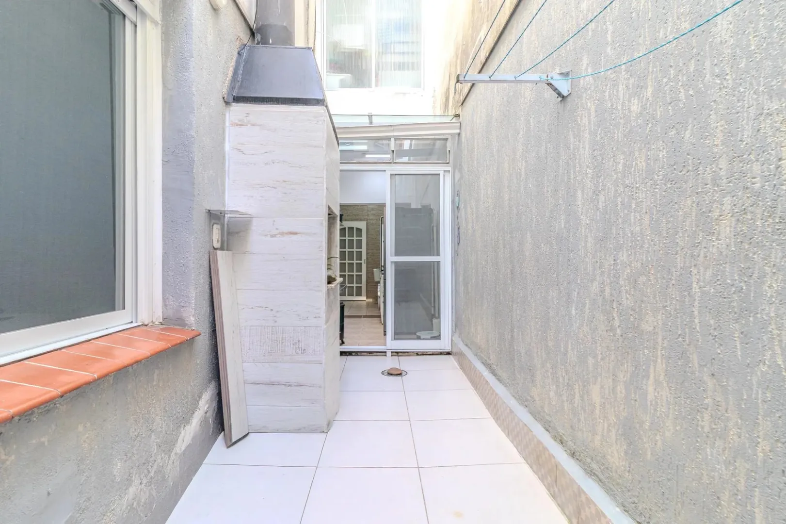 R$ 340.000 - APARTAMENTO T&Eacute;RREO - 45M2 - 1 DORM - P&Aacute;TIO Rua Coronel Bordini Porto Alegre - 