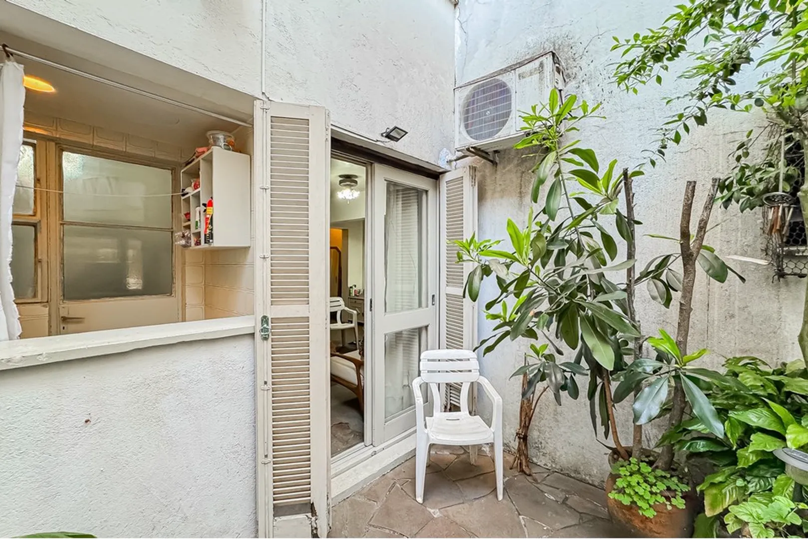 R$ 345.000 - APARTAMENTO T&Eacute;RREO - 57M2 - 1 DORM - JARDINS DE INVERNO - 1 VAGA Avenida Coronel Lucas de Oliveira Porto Alegre - 