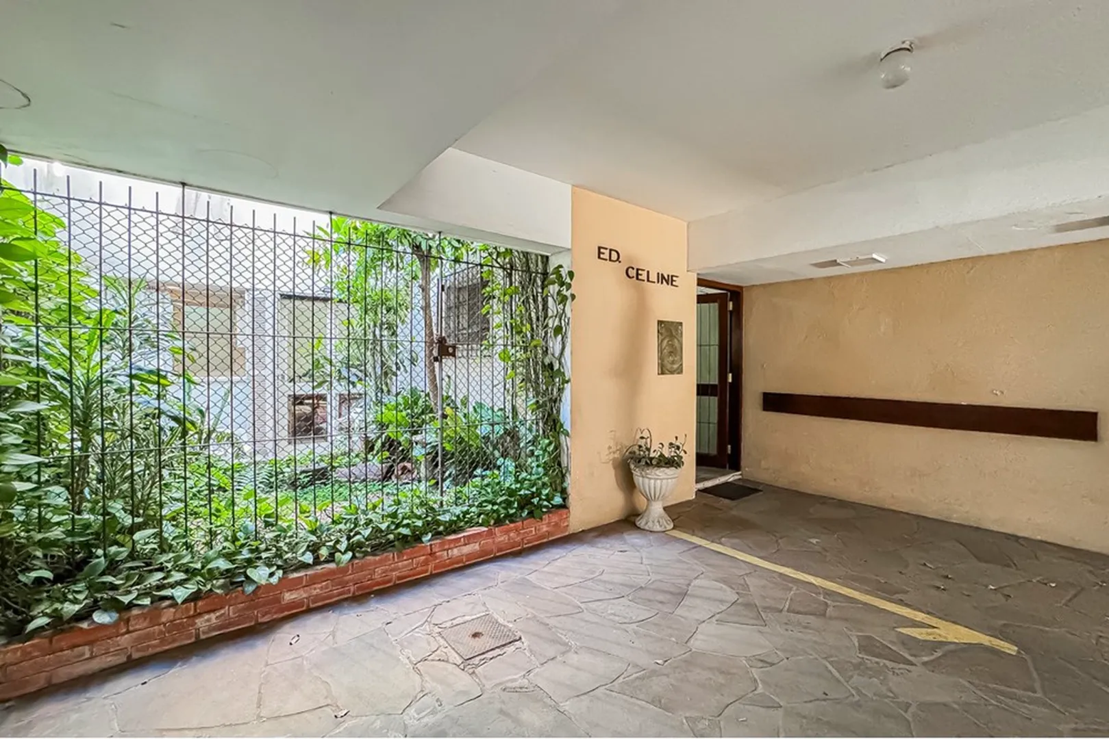 R$ 345.000 - APARTAMENTO T&Eacute;RREO - 57M2 - 1 DORM - JARDINS DE INVERNO - 1 VAGA Avenida Coronel Lucas de Oliveira Porto Alegre - 
