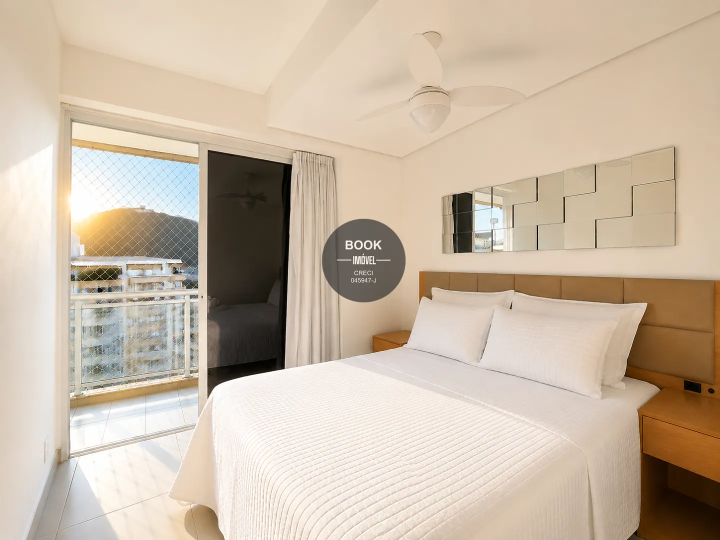 Apartamento moderno e integrado, com lazer completo e a poucos passos da praia Avenida Presidente Wilson Santos - 