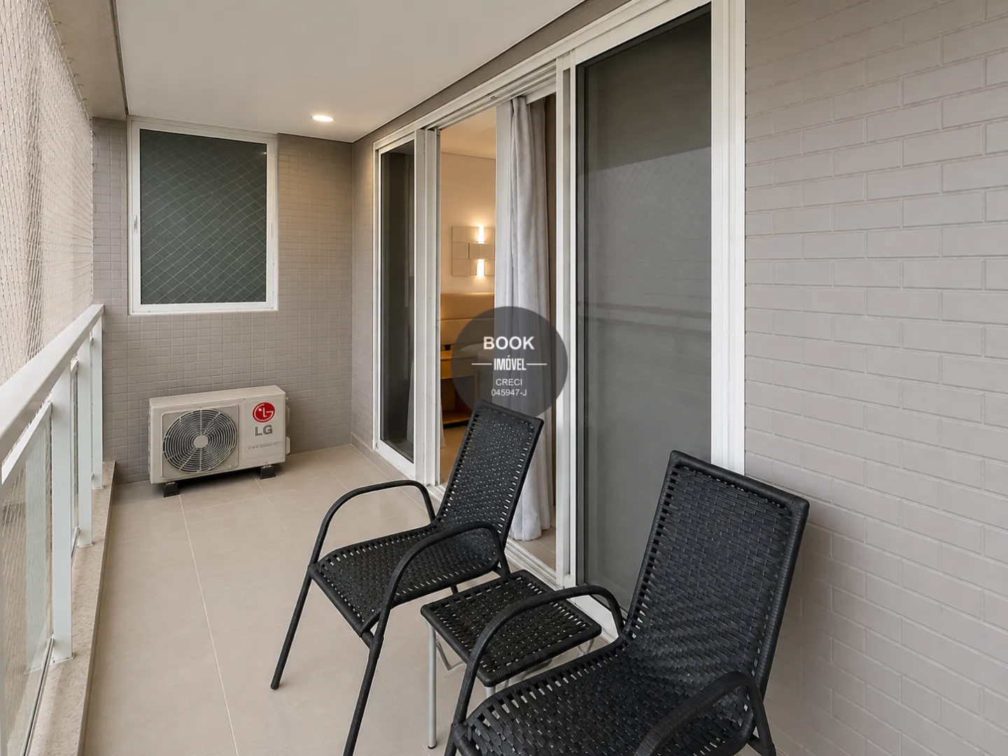 Apartamento moderno e integrado, com lazer completo e a poucos passos da praia Avenida Presidente Wilson Santos - 