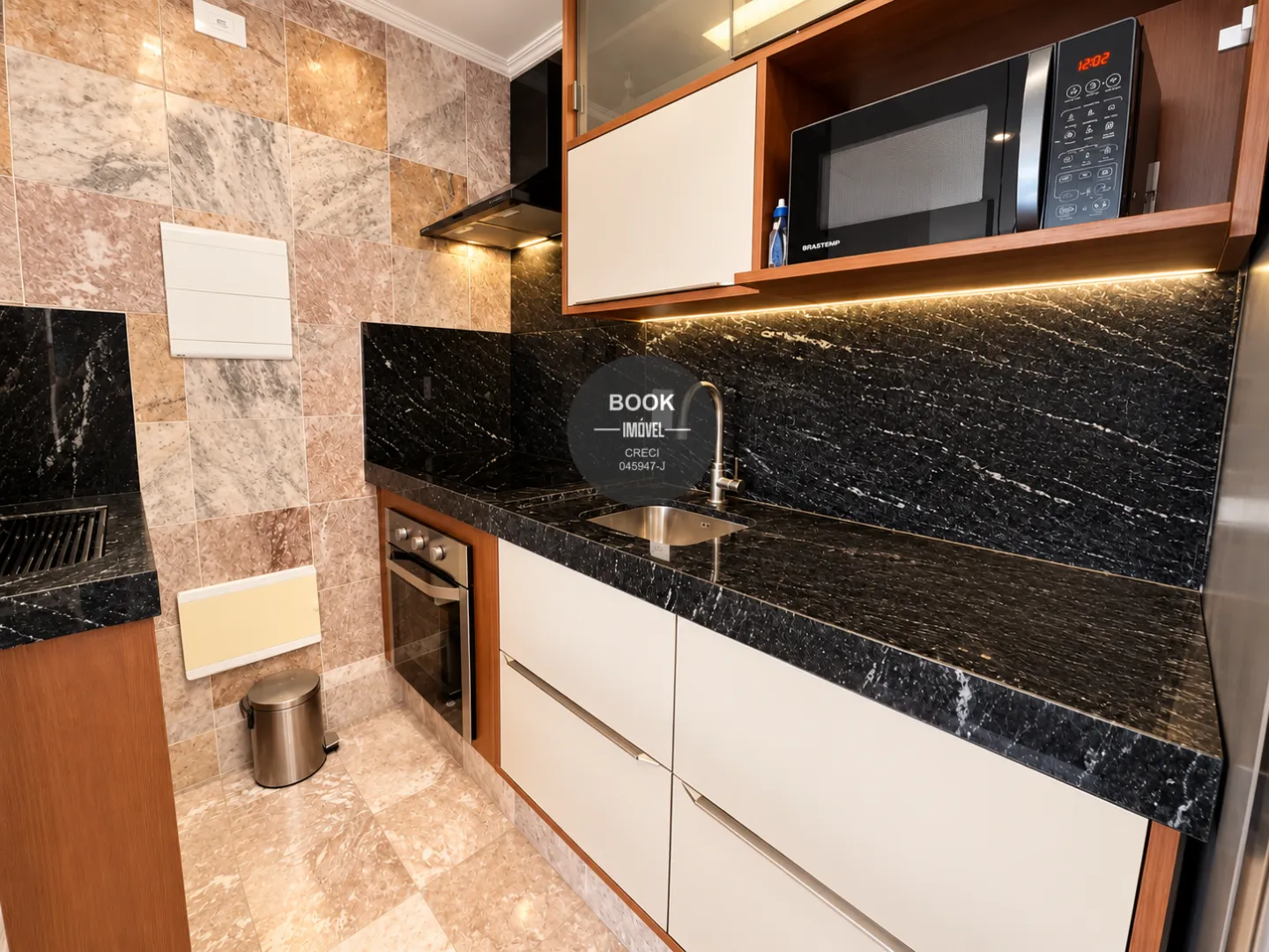 Apartamento diferenciado e integrado com andar alto e em resort a beira mar Avenida Presidente Wilson Santos - 