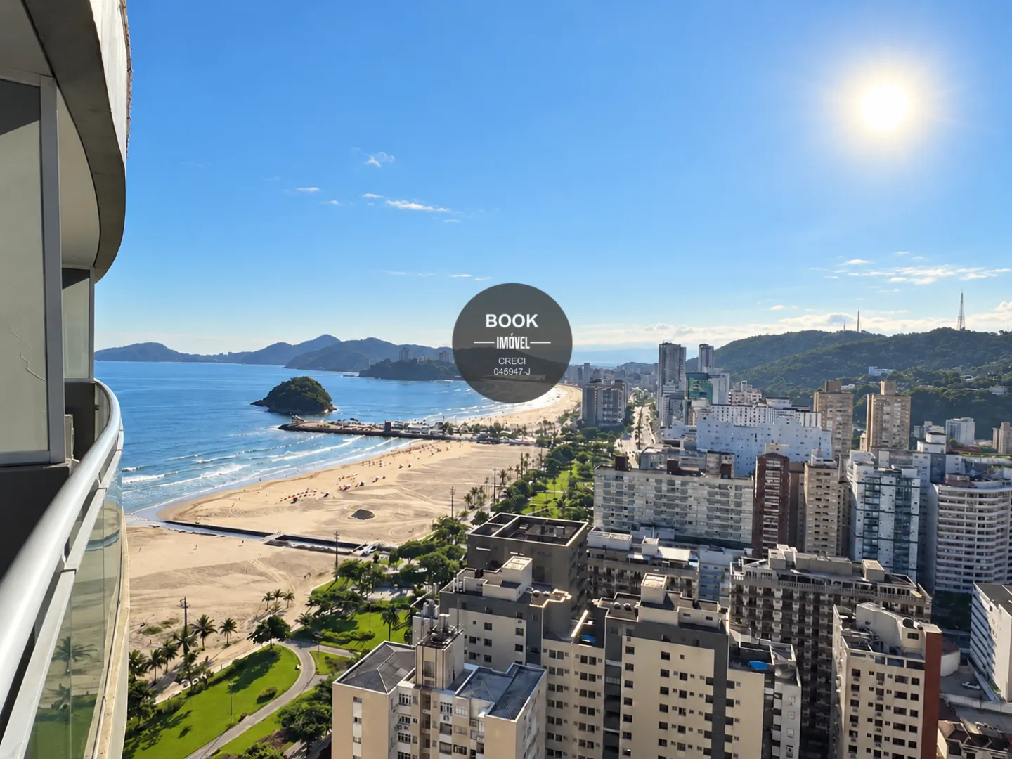 Apartamento diferenciado e integrado com andar alto e em resort a beira mar Avenida Presidente Wilson Santos - 