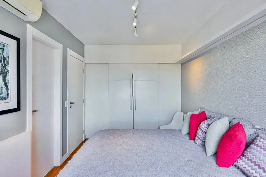 PARC VIENNE | MOBILIADO | 222M&sup2; | 3 SU&Iacute;TES | GABINETE | 4 VAGAS Avenida Ferdinand Kisslinger Porto Alegre - 