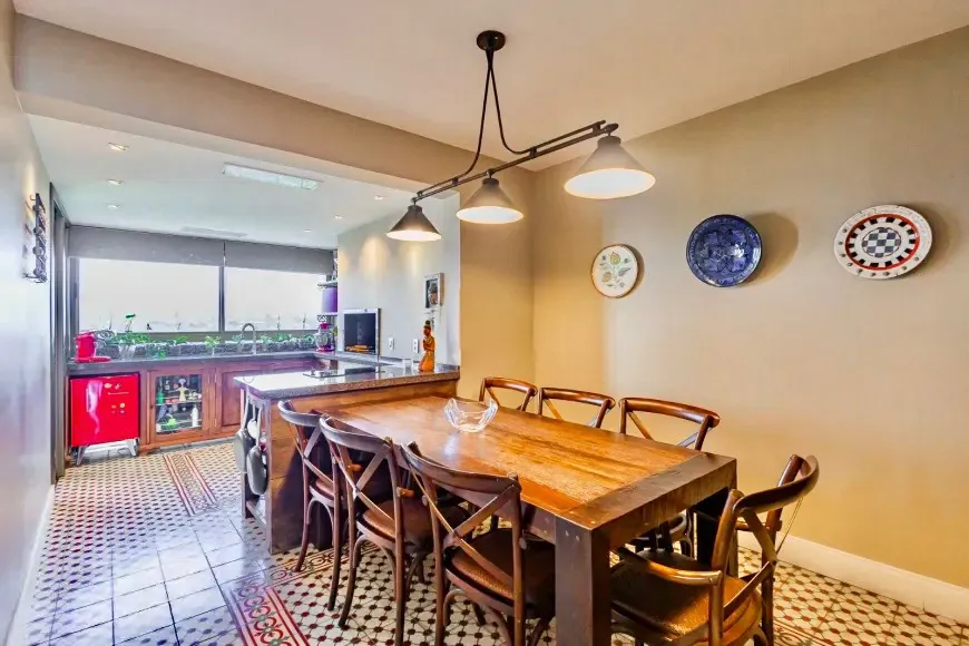 PARC VIENNE | MOBILIADO | 222M&sup2; | 3 SU&Iacute;TES | GABINETE | 4 VAGAS Avenida Ferdinand Kisslinger Porto Alegre - 