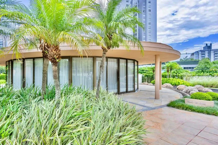 PARC VIENNE | MOBILIADO | 222M&sup2; | 3 SU&Iacute;TES | GABINETE | 4 VAGAS Avenida Ferdinand Kisslinger Porto Alegre - 