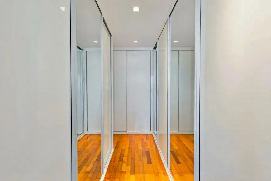 PARC VIENNE | MOBILIADO | 222M&sup2; | 3 SU&Iacute;TES | GABINETE | 4 VAGAS Avenida Ferdinand Kisslinger Porto Alegre - 