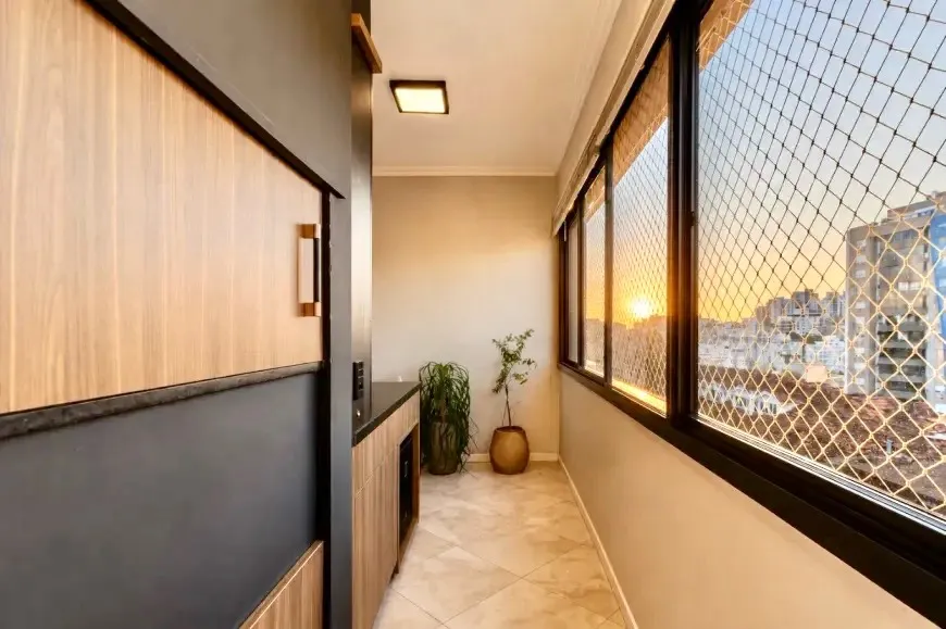 R$ 925.000 - BEL&Iacute;SSIMO APARTAMENTO - 85M2 - 3 DORM - SACADA - VISTA - 2 VAGAS Rua Coronel Corte Real Porto Alegre - 