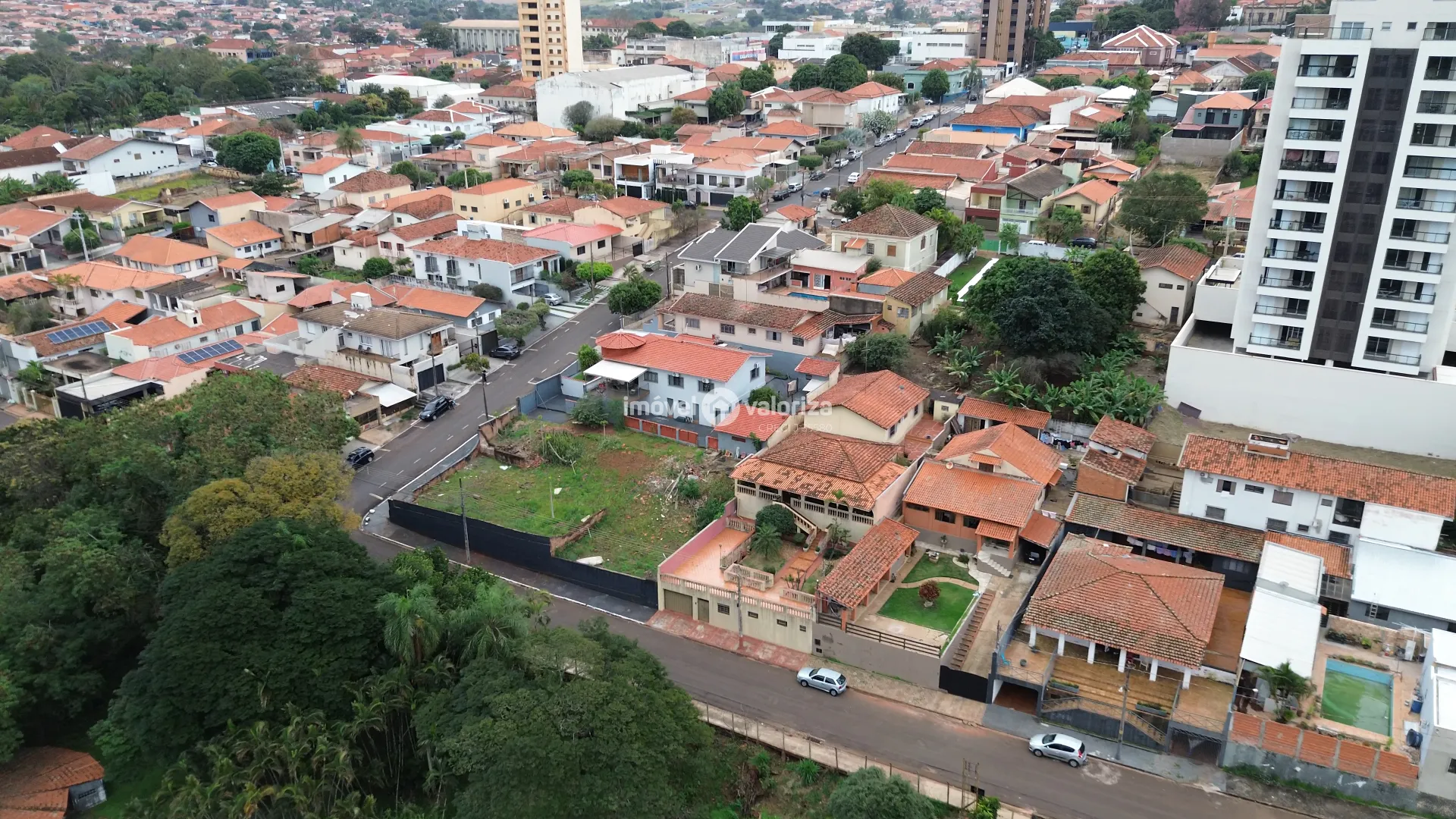 TERRENO NO CENTRO AO LADO DO RIO PARDO | SANTA CRUZ DO RIO PARDO  Santa Cruz do Rio Pardo - 