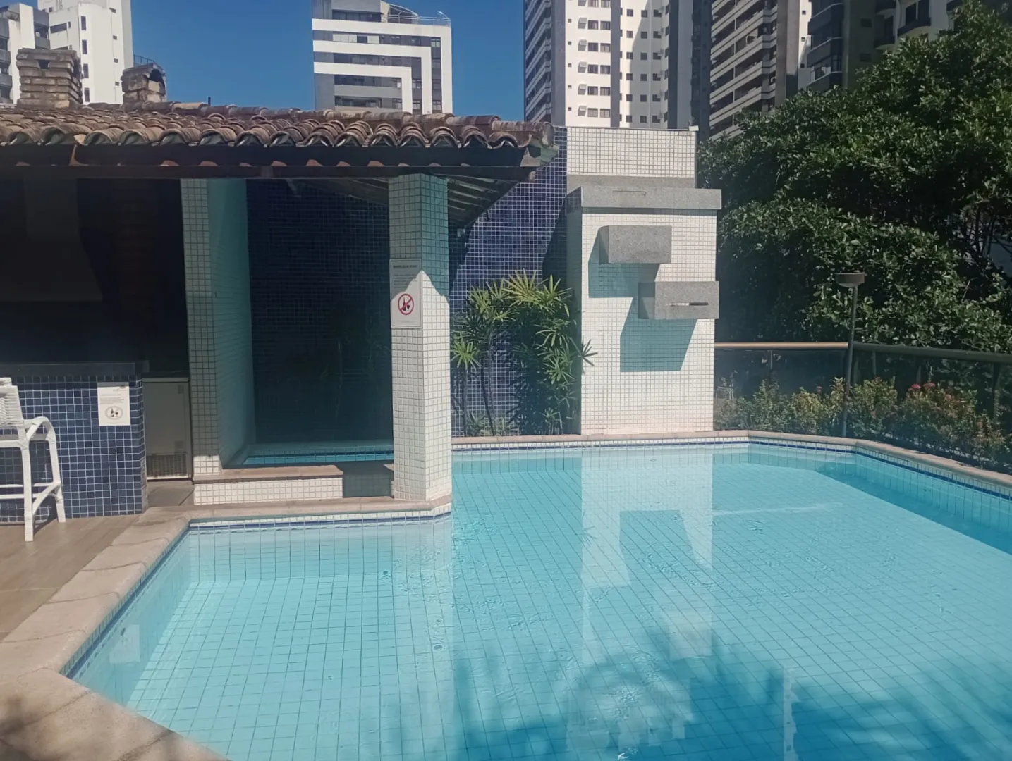 APARTAMENTO 3 QUARTOS 2 SU&Iacute;TES VARANDA PISCINA ACADEMIA CINEMA QUADRA 2 GARAGENS PITUBA! Rua Renato de Menezes Berenguer Salvador - 