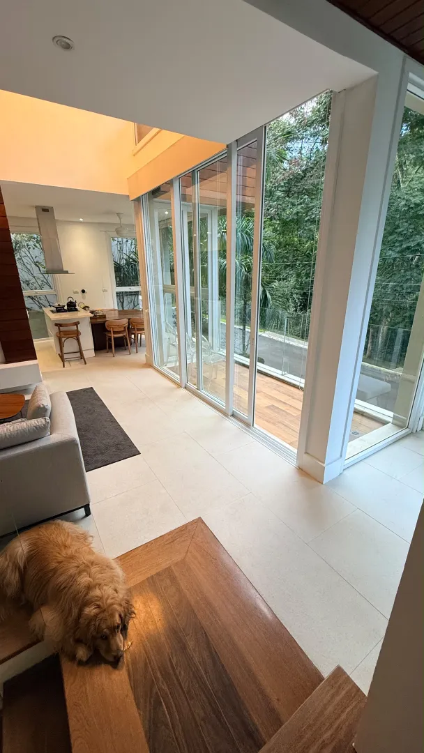 CASA MODERNA NO ALPHAS&Iacute;TIO Avenida dos Parques Santana de Parnaíba - 