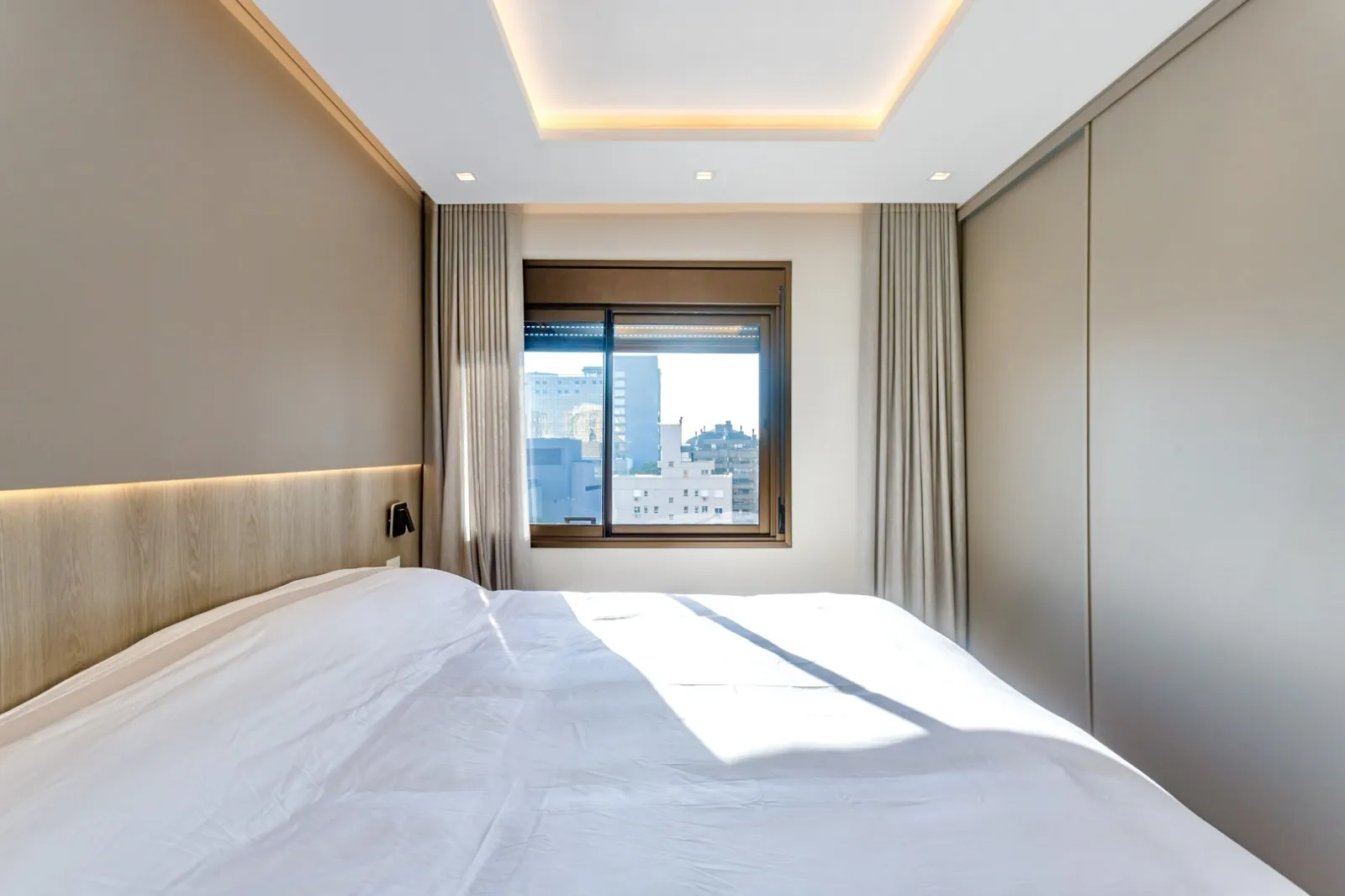 R$ 2.599.000 | 213M&sup2; | 3 SU&Iacute;TES | 3 VAGAS | DEP&Oacute;SITO Rua Pedro Ivo Porto Alegre - 