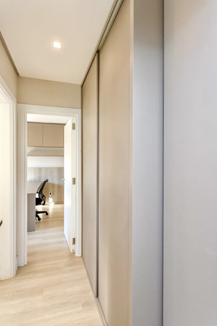 R$ 2.599.000 | 213M&sup2; | 3 SU&Iacute;TES | 3 VAGAS | DEP&Oacute;SITO Rua Pedro Ivo Porto Alegre - 