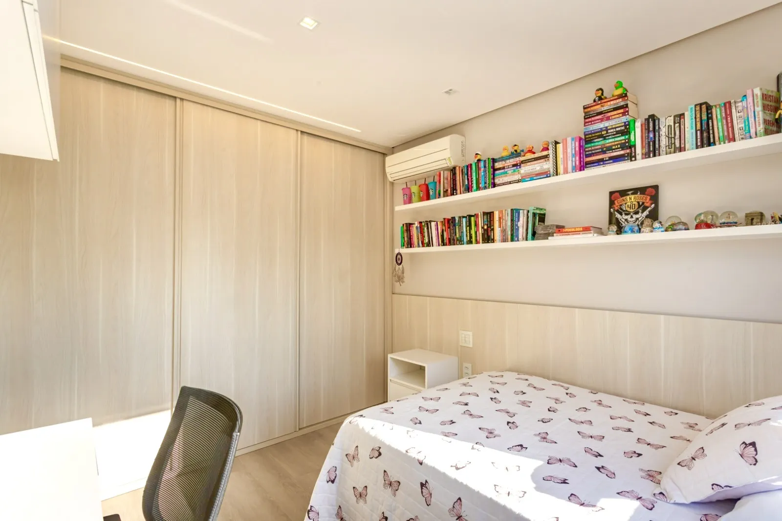 R$ 2.599.000 | 213M&sup2; | 3 SU&Iacute;TES | 3 VAGAS | DEP&Oacute;SITO Rua Pedro Ivo Porto Alegre - 