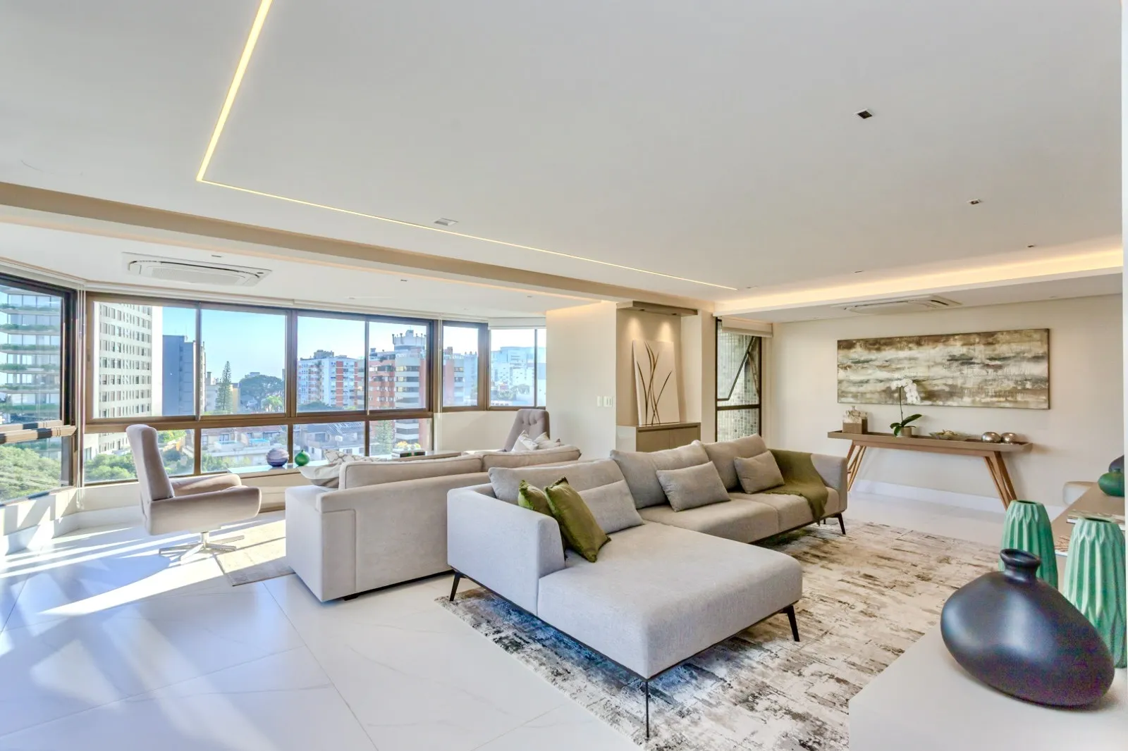 R$ 2.599.000 | 213M&sup2; | 3 SU&Iacute;TES | 3 VAGAS | DEP&Oacute;SITO Rua Pedro Ivo Porto Alegre - 