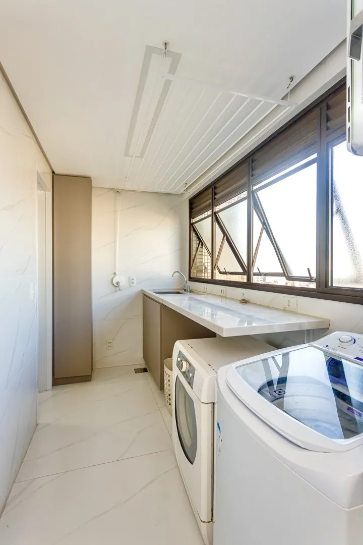 R$ 2.599.000 | 213M&sup2; | 3 SU&Iacute;TES | 3 VAGAS | DEP&Oacute;SITO Rua Pedro Ivo Porto Alegre - 