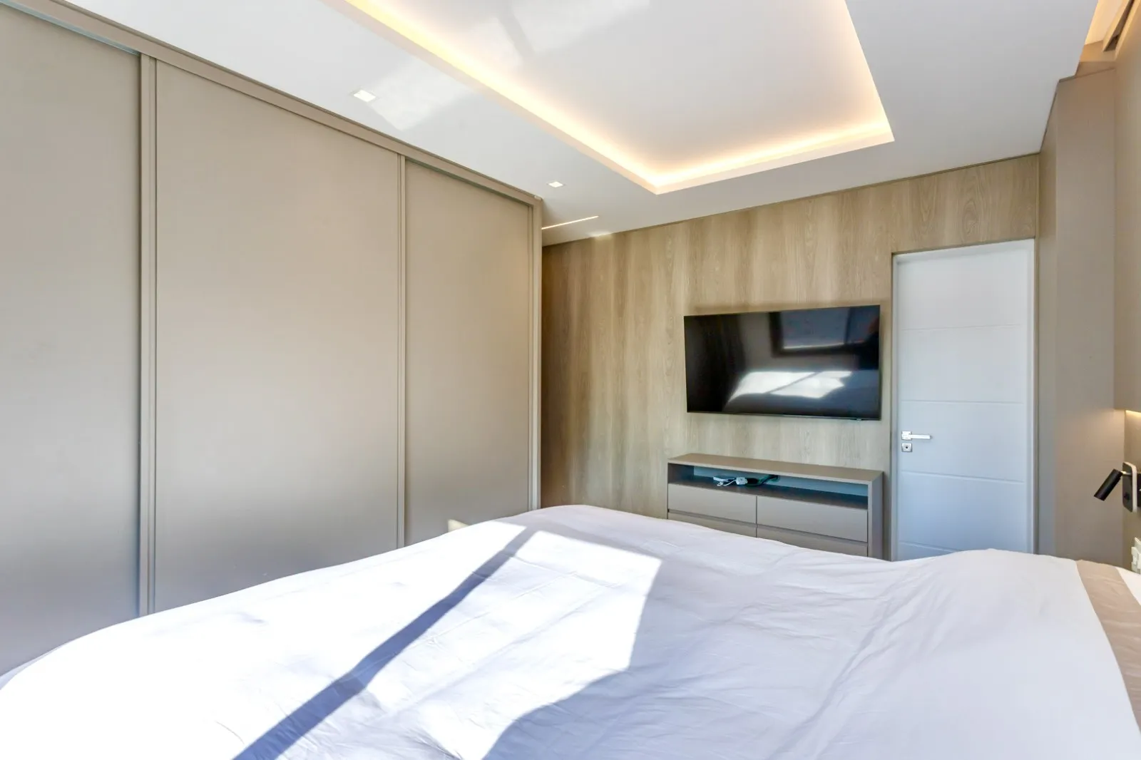 R$ 2.599.000 | 213M&sup2; | 3 SU&Iacute;TES | 3 VAGAS | DEP&Oacute;SITO Rua Pedro Ivo Porto Alegre - 