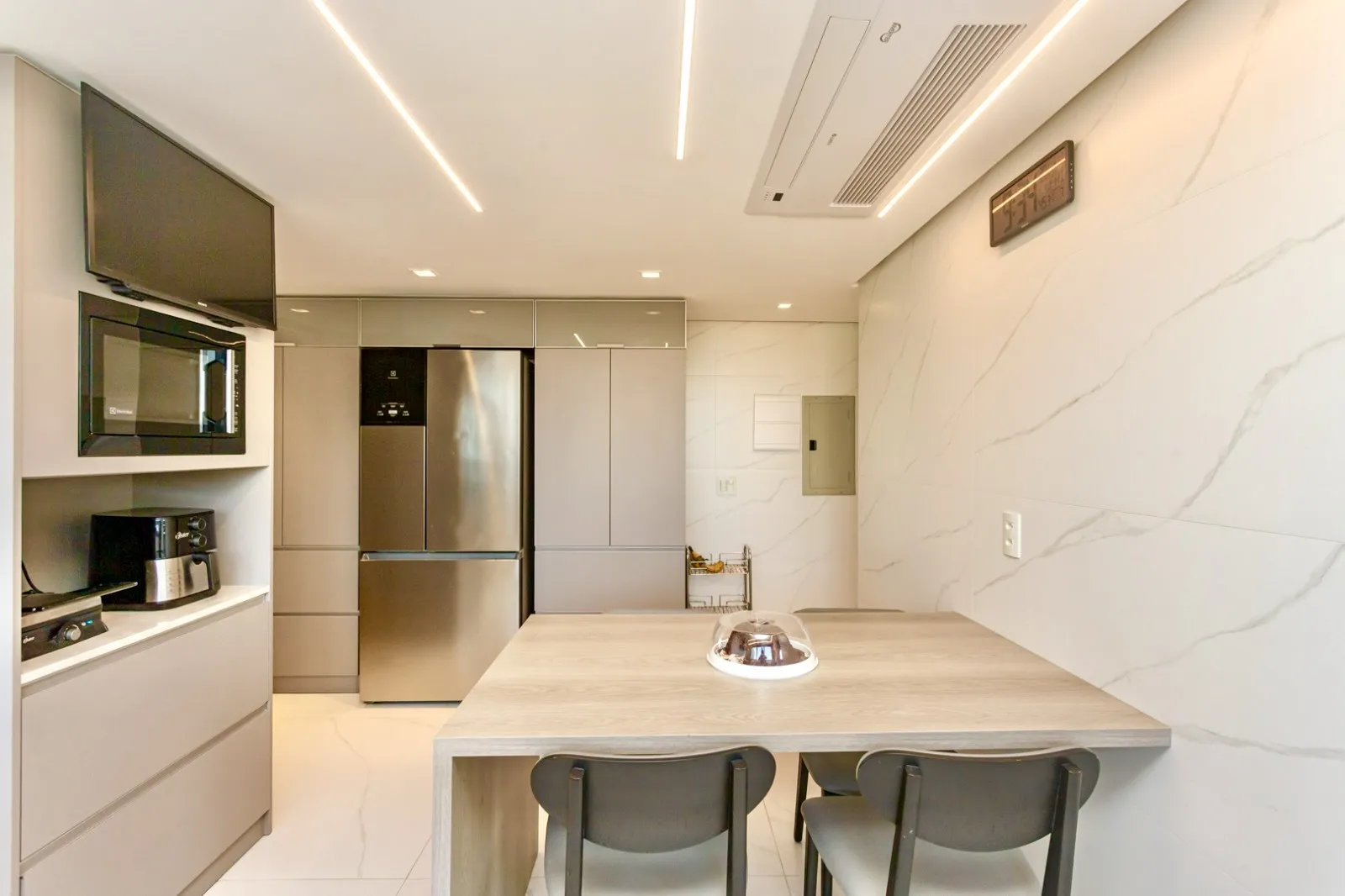 R$ 2.599.000 | 213M&sup2; | 3 SU&Iacute;TES | 3 VAGAS | DEP&Oacute;SITO Rua Pedro Ivo Porto Alegre - 