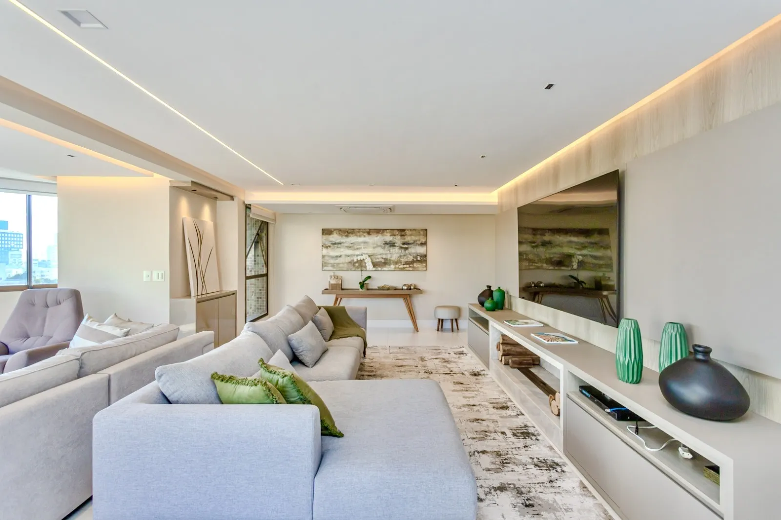 R$ 2.599.000 | 213M&sup2; | 3 SU&Iacute;TES | 3 VAGAS | DEP&Oacute;SITO Rua Pedro Ivo Porto Alegre - 