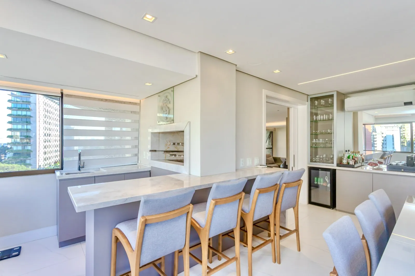 R$ 2.599.000 | 213M&sup2; | 3 SU&Iacute;TES | 3 VAGAS | DEP&Oacute;SITO Rua Pedro Ivo Porto Alegre - 