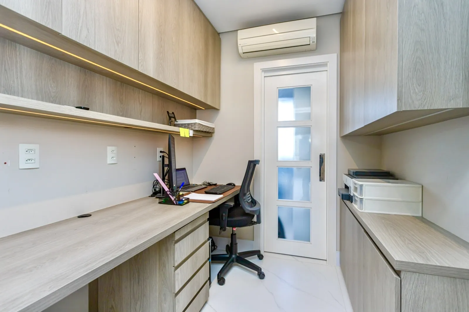 R$ 2.599.000 | 213M&sup2; | 3 SU&Iacute;TES | 3 VAGAS | DEP&Oacute;SITO Rua Pedro Ivo Porto Alegre - 