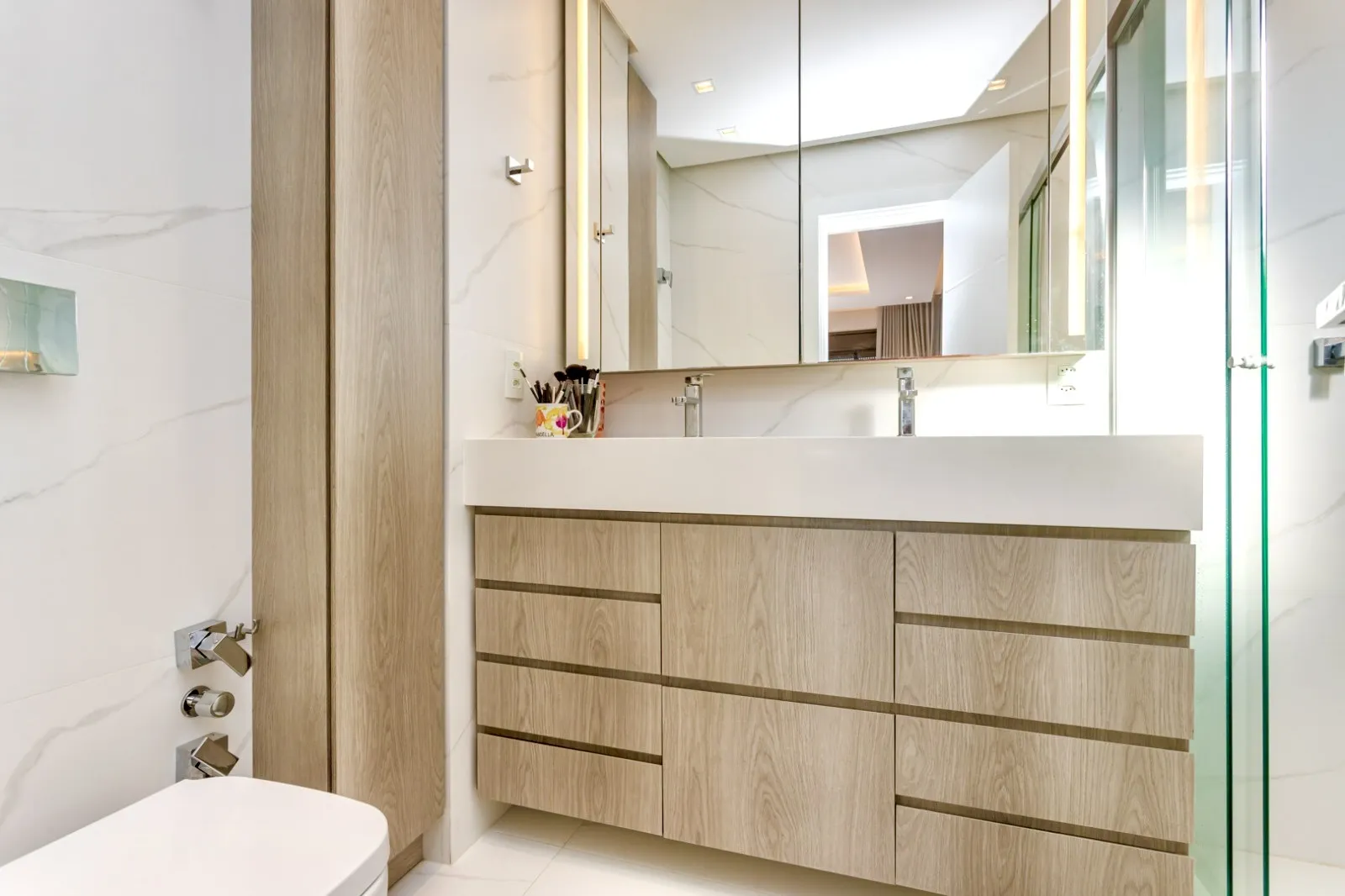 R$ 2.599.000 | 213M&sup2; | 3 SU&Iacute;TES | 3 VAGAS | DEP&Oacute;SITO Rua Pedro Ivo Porto Alegre - 