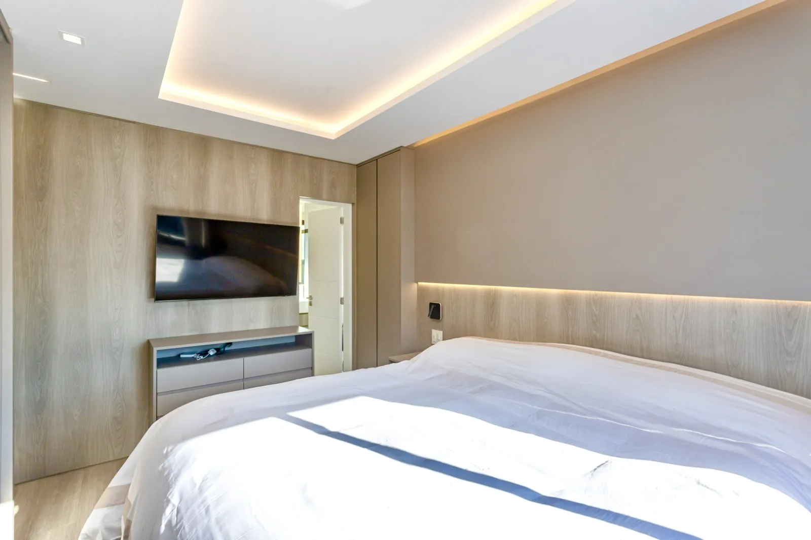 R$ 2.599.000 | 213M&sup2; | 3 SU&Iacute;TES | 3 VAGAS | DEP&Oacute;SITO Rua Pedro Ivo Porto Alegre - 