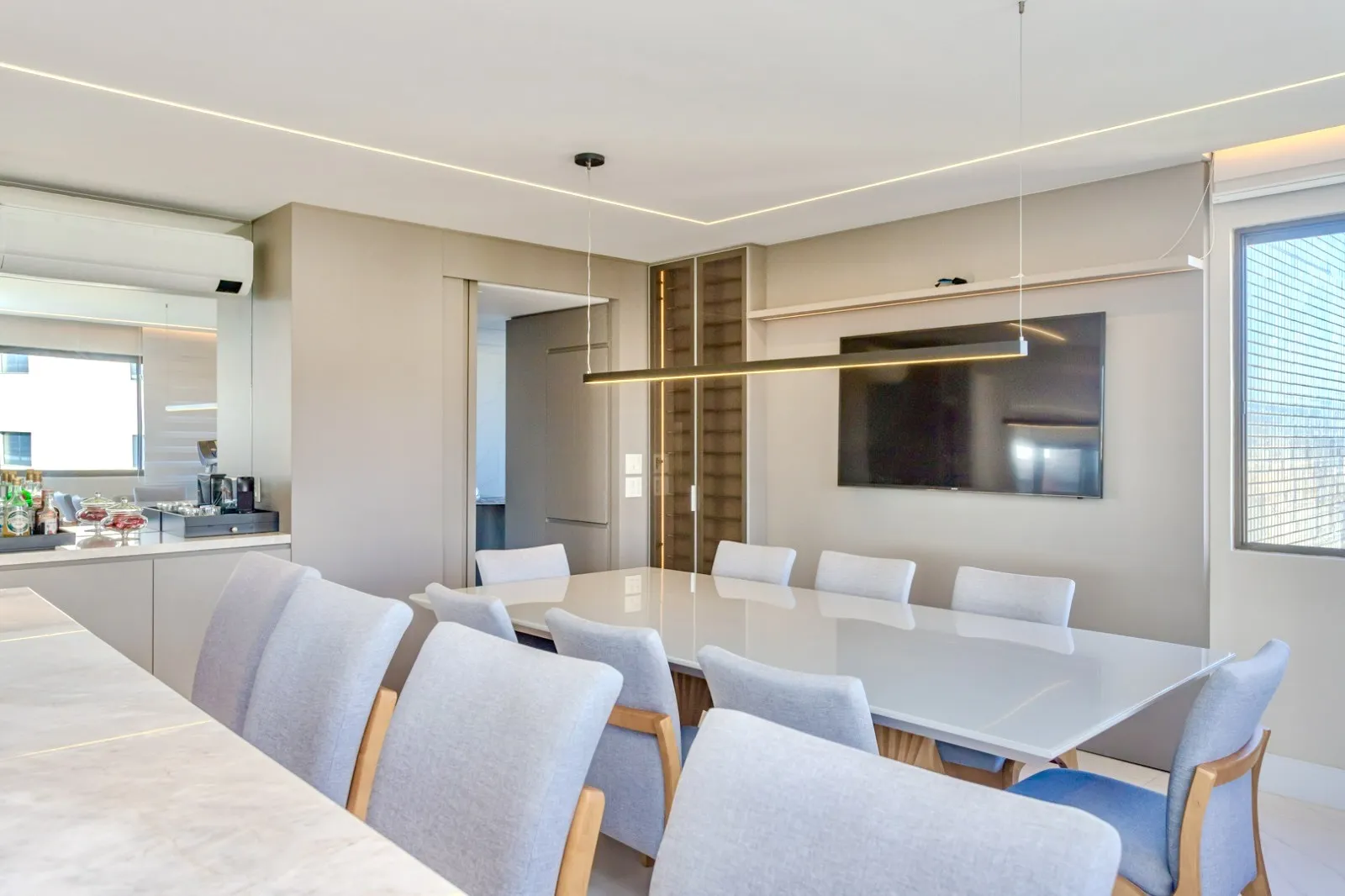 R$ 2.599.000 | 213M&sup2; | 3 SU&Iacute;TES | 3 VAGAS | DEP&Oacute;SITO Rua Pedro Ivo Porto Alegre - 