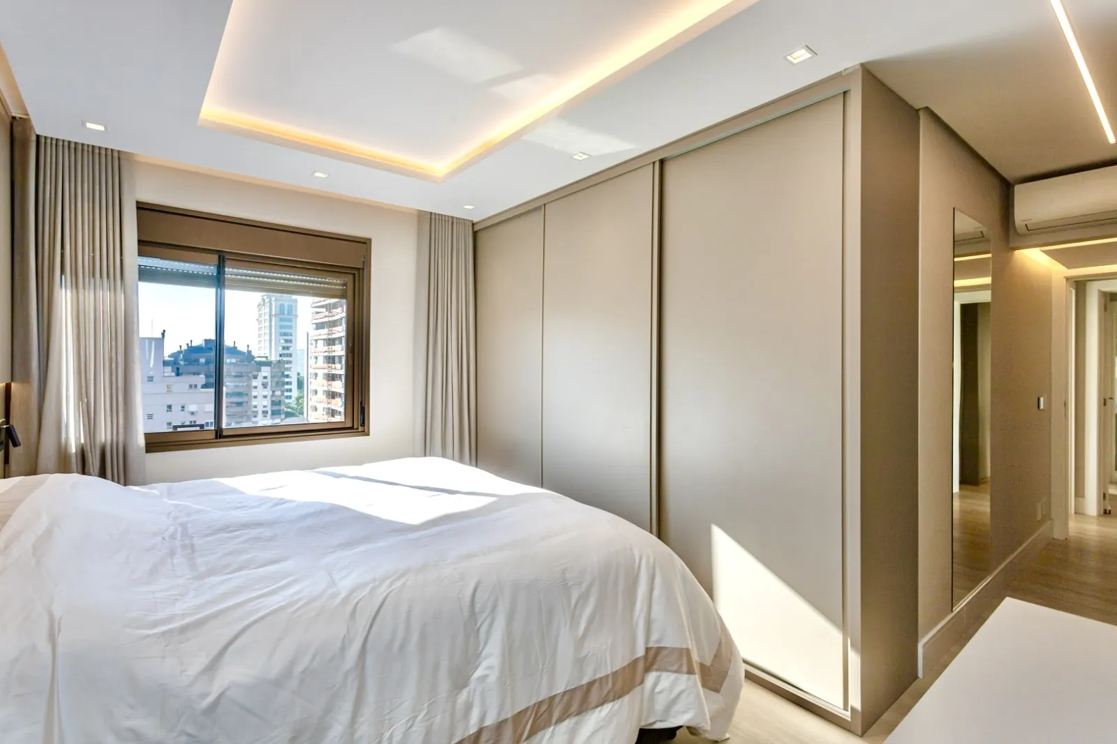 R$ 2.599.000 | 213M&sup2; | 3 SU&Iacute;TES | 3 VAGAS | DEP&Oacute;SITO Rua Pedro Ivo Porto Alegre - 