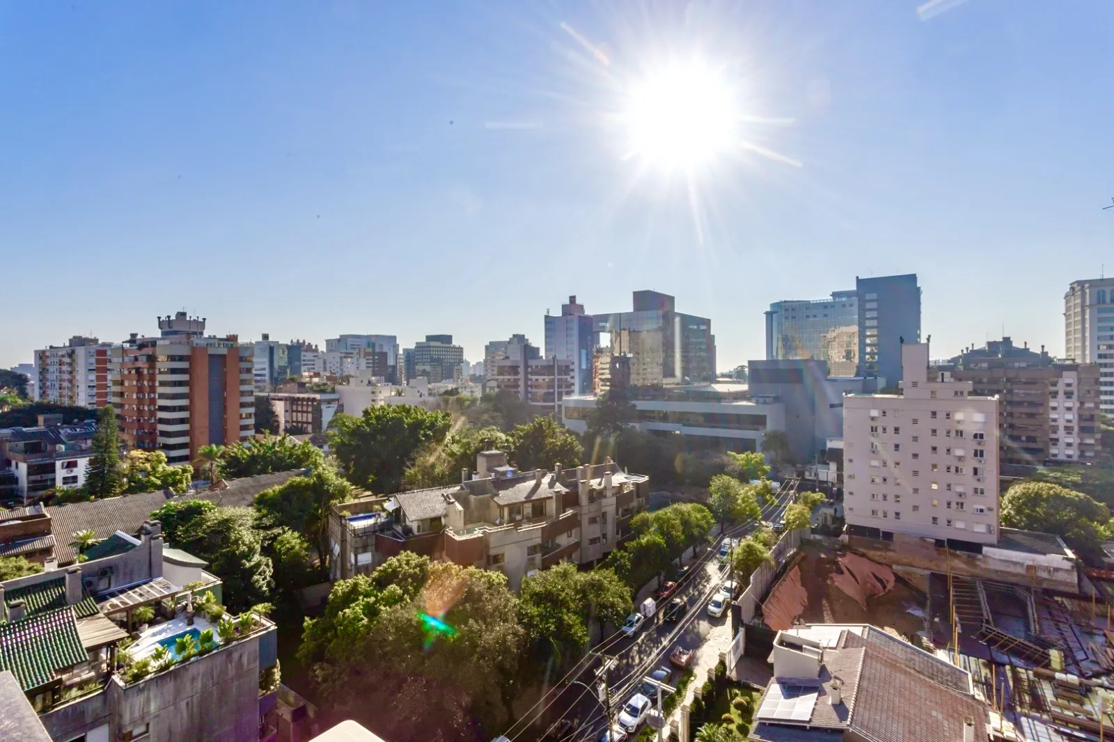 R$ 2.599.000 | 213M&sup2; | 3 SU&Iacute;TES | 3 VAGAS | DEP&Oacute;SITO Rua Pedro Ivo Porto Alegre - 