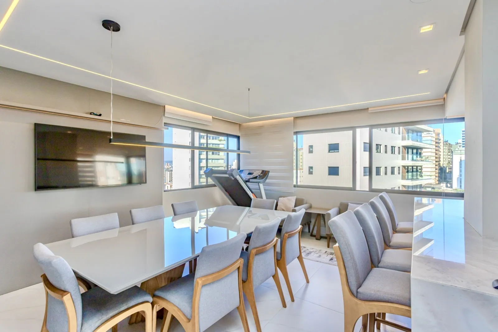R$ 2.599.000 | 213M&sup2; | 3 SU&Iacute;TES | 3 VAGAS | DEP&Oacute;SITO Rua Pedro Ivo Porto Alegre - 