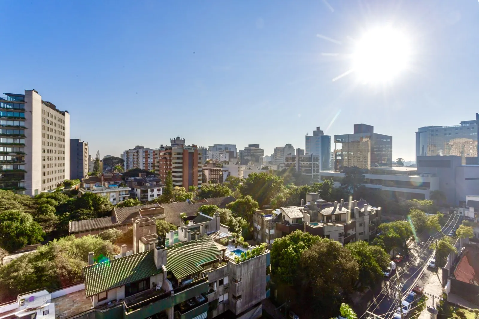 R$ 2.599.000 | 213M&sup2; | 3 SU&Iacute;TES | 3 VAGAS | DEP&Oacute;SITO Rua Pedro Ivo Porto Alegre - 