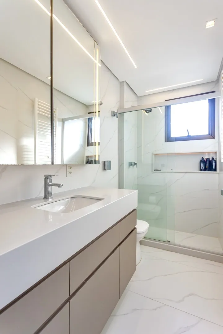 R$ 2.599.000 | 213M&sup2; | 3 SU&Iacute;TES | 3 VAGAS | DEP&Oacute;SITO Rua Pedro Ivo Porto Alegre - 