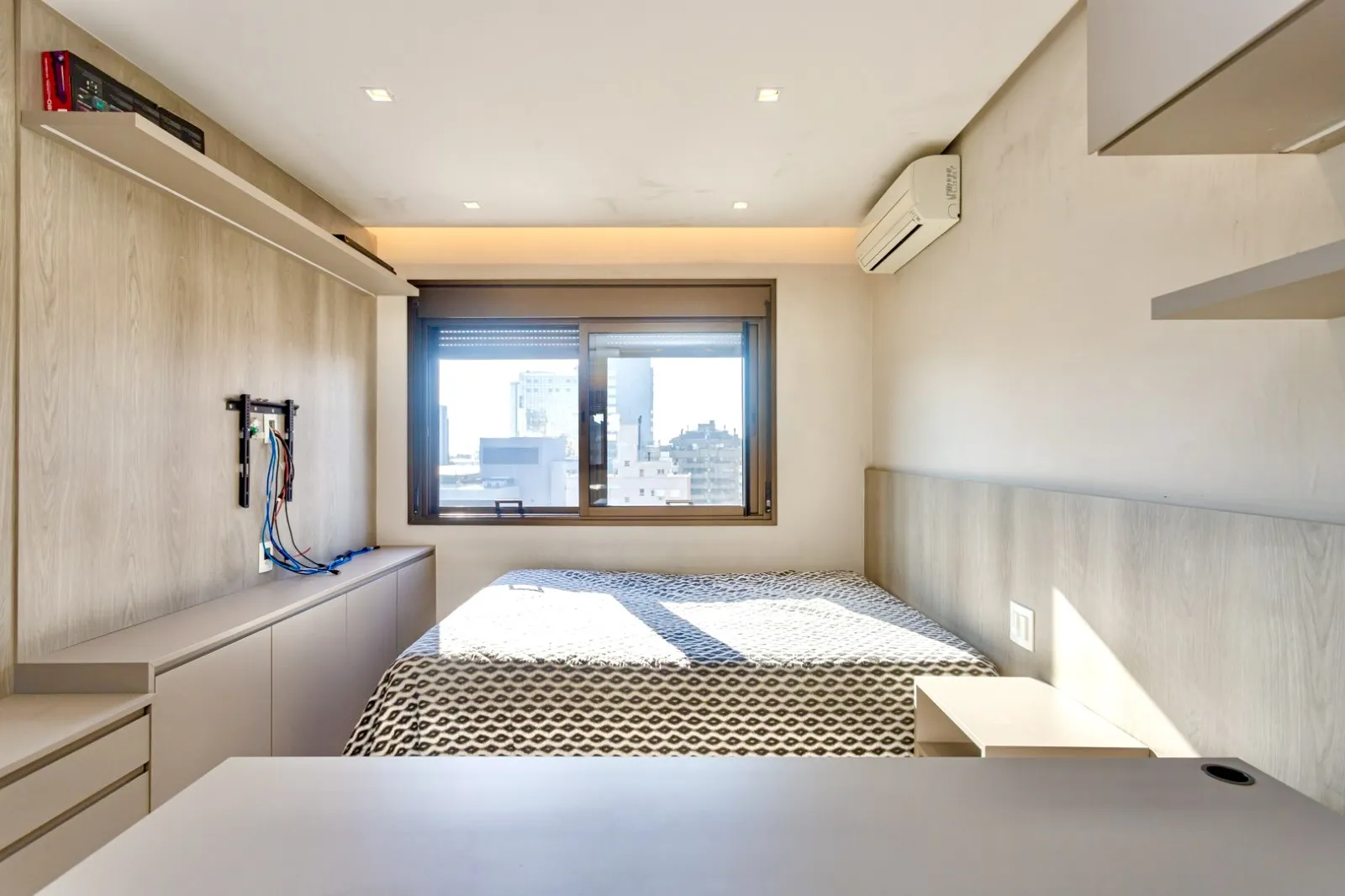R$ 2.599.000 | 213M&sup2; | 3 SU&Iacute;TES | 3 VAGAS | DEP&Oacute;SITO Rua Pedro Ivo Porto Alegre - 