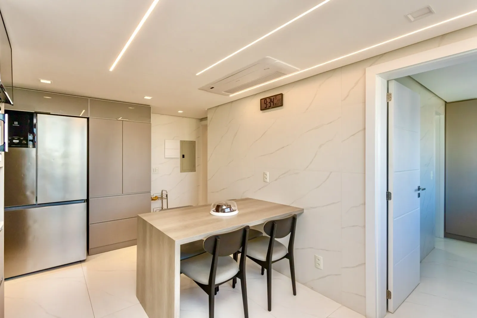 R$ 2.599.000 | 213M&sup2; | 3 SU&Iacute;TES | 3 VAGAS | DEP&Oacute;SITO Rua Pedro Ivo Porto Alegre - 
