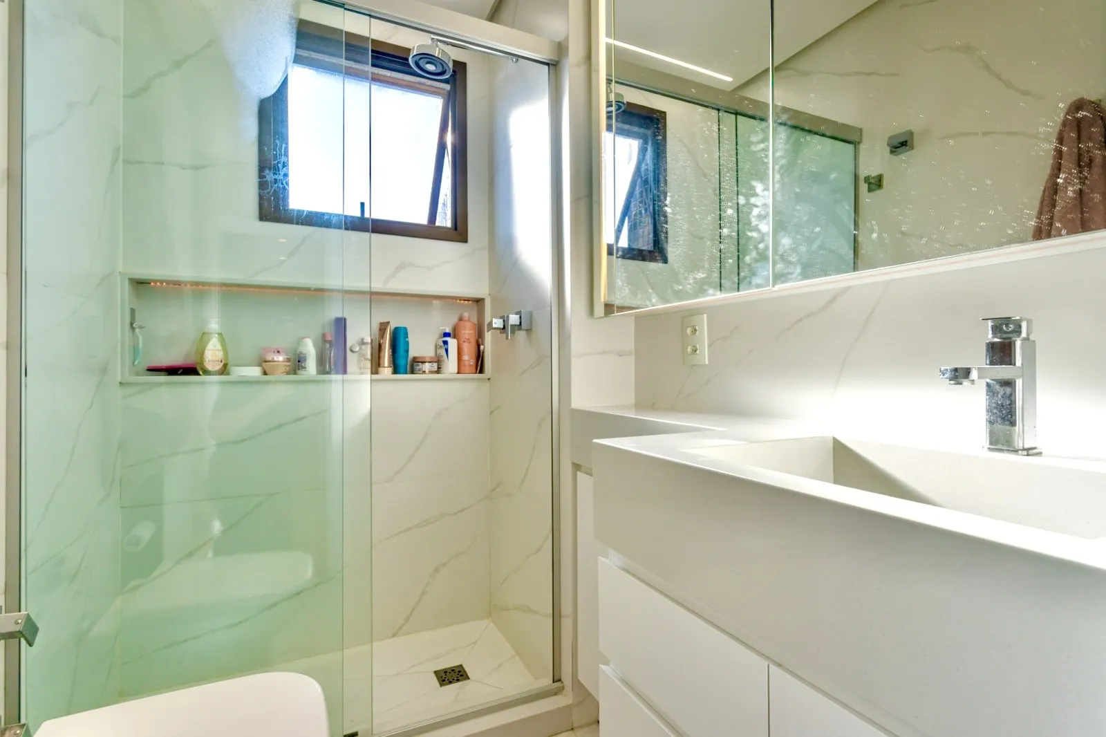R$ 2.599.000 | 213M&sup2; | 3 SU&Iacute;TES | 3 VAGAS | DEP&Oacute;SITO Rua Pedro Ivo Porto Alegre - 