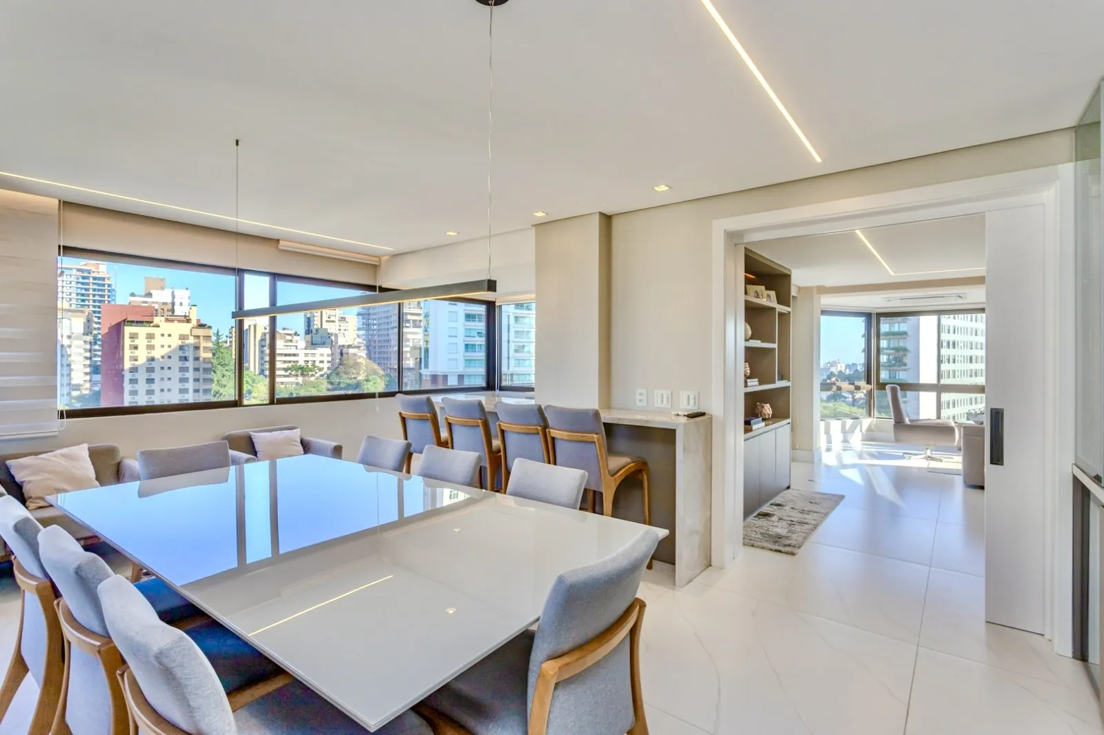 R$ 2.599.000 | 213M&sup2; | 3 SU&Iacute;TES | 3 VAGAS | DEP&Oacute;SITO Rua Pedro Ivo Porto Alegre - 