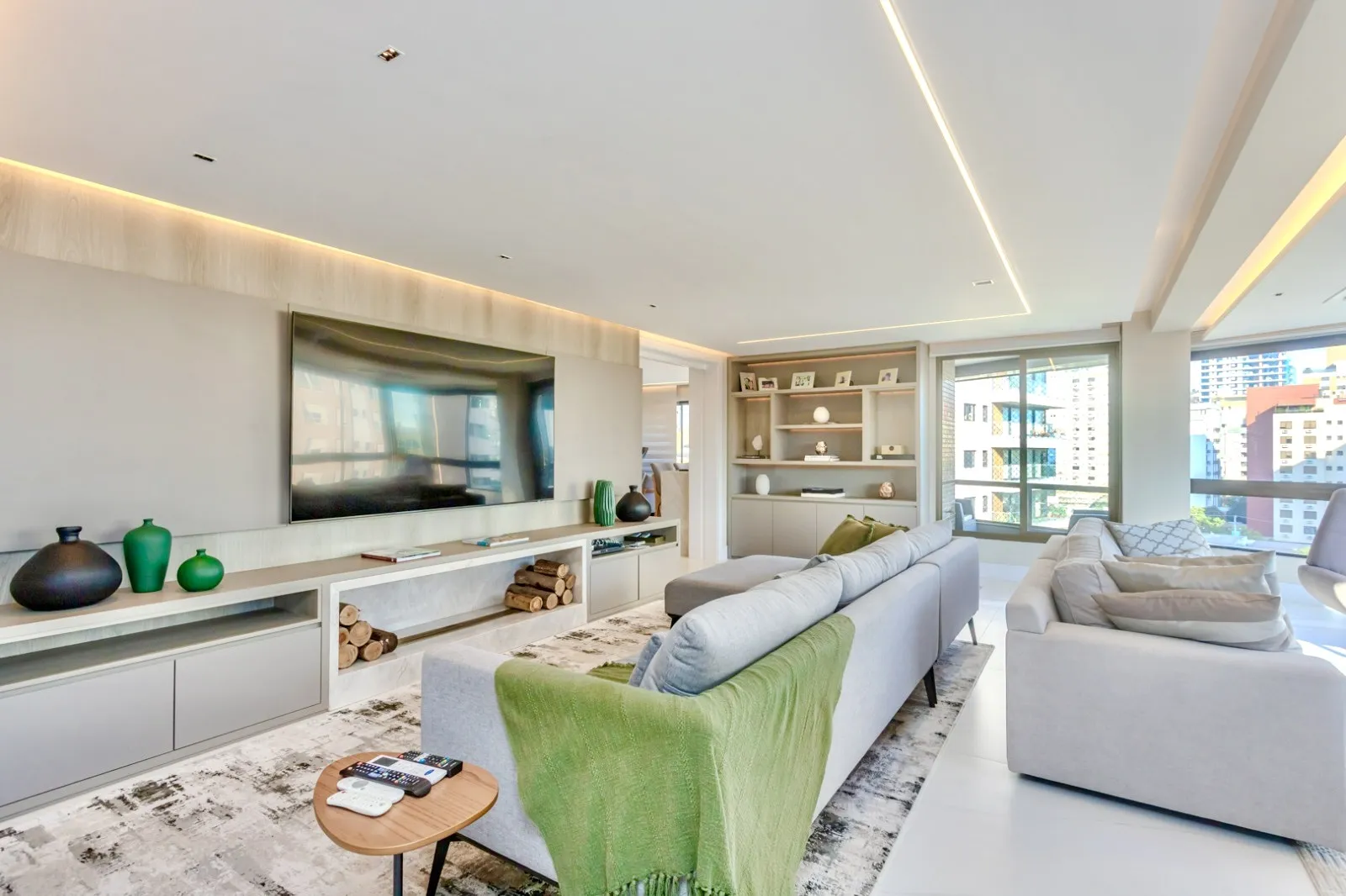 R$ 2.599.000 | 213M&sup2; | 3 SU&Iacute;TES | 3 VAGAS | DEP&Oacute;SITO Rua Pedro Ivo Porto Alegre - 