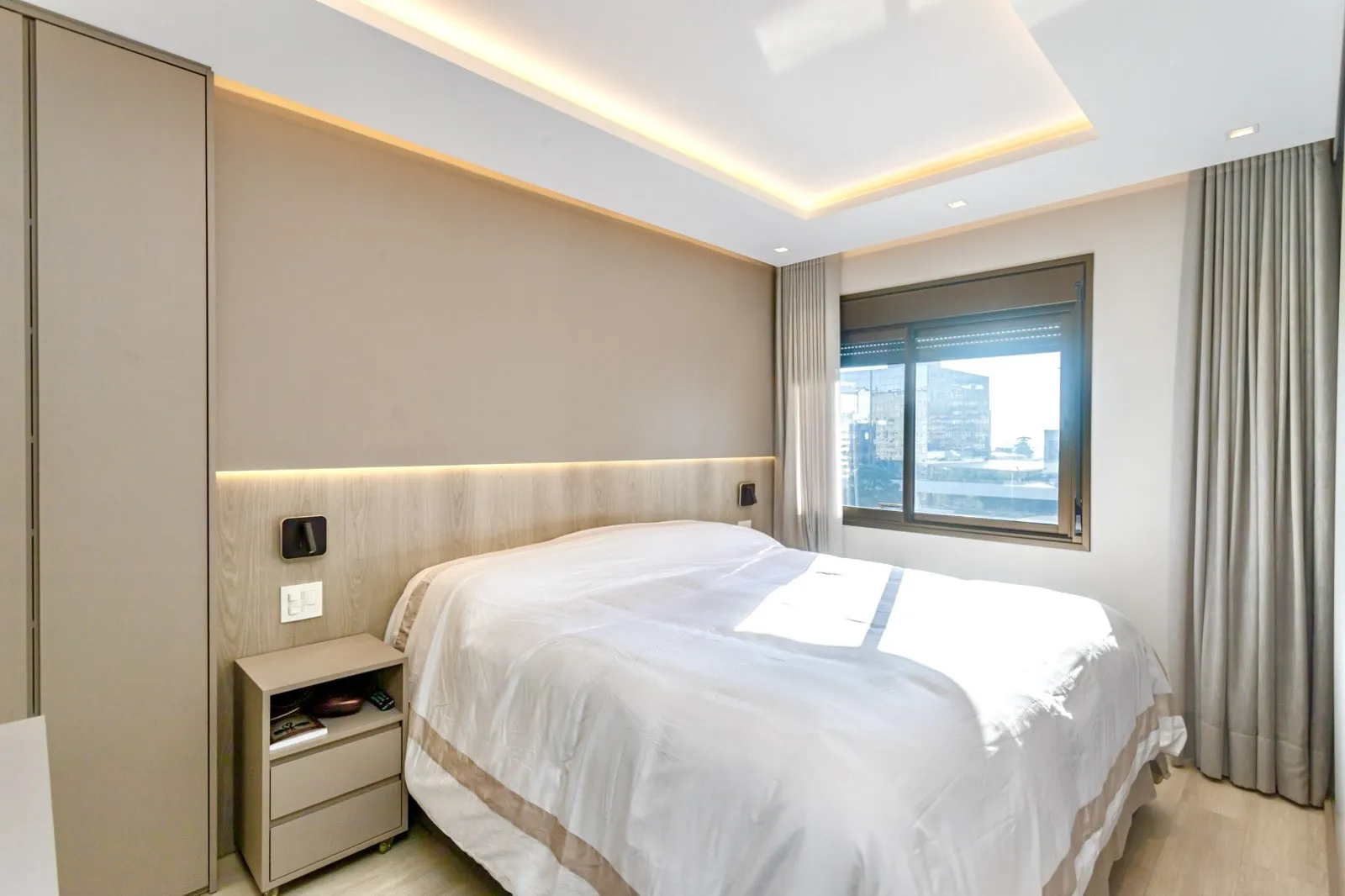 R$ 2.599.000 | 213M&sup2; | 3 SU&Iacute;TES | 3 VAGAS | DEP&Oacute;SITO Rua Pedro Ivo Porto Alegre - 