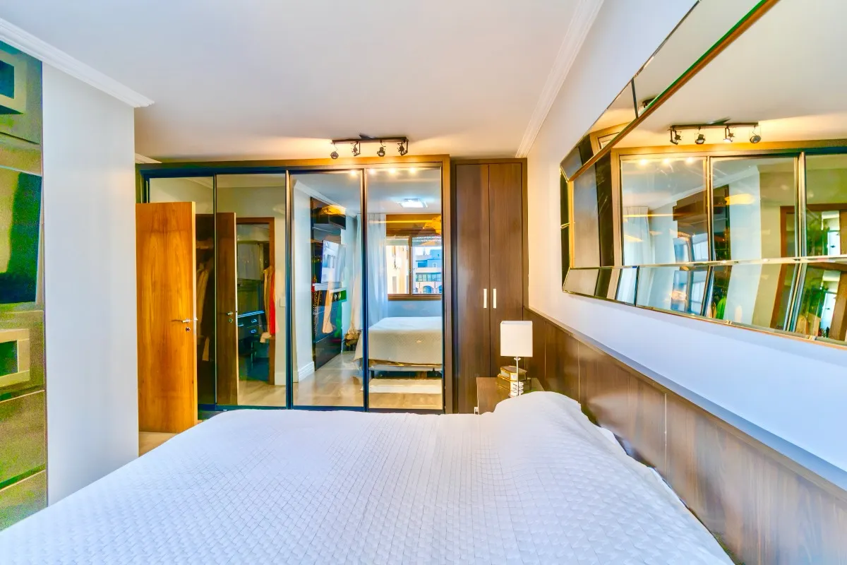 R$ 1.950.000 | 153M&sup2; | 3 DORM | 1 SU&Iacute;TE | 3 VAGAS Rua Regente Porto Alegre - 