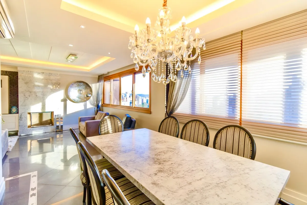 R$ 1.950.000 | 153M&sup2; | 3 DORM | 1 SU&Iacute;TE | 3 VAGAS Rua Regente Porto Alegre - 