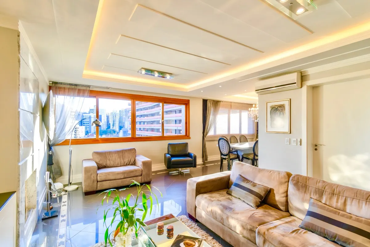 R$ 1.950.000 | 153M&sup2; | 3 DORM | 1 SU&Iacute;TE | 3 VAGAS Rua Regente Porto Alegre - 