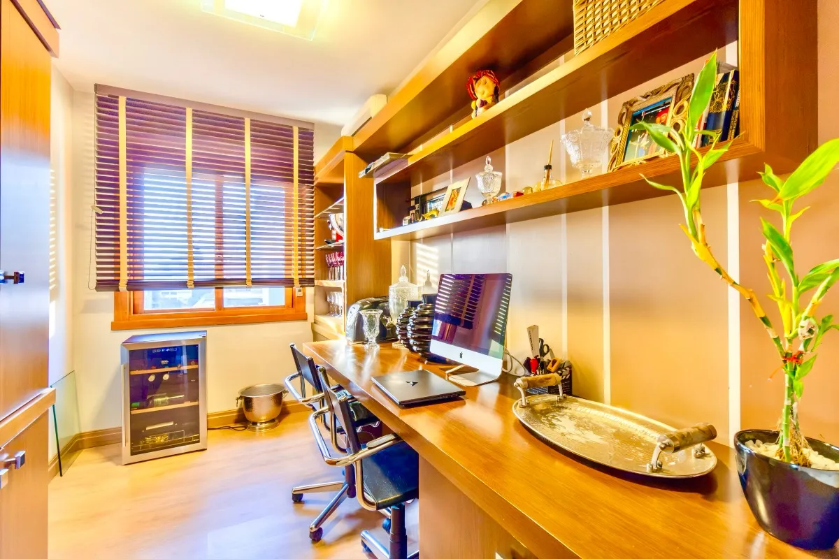 R$ 1.950.000 | 153M&sup2; | 3 DORM | 1 SU&Iacute;TE | 3 VAGAS Rua Regente Porto Alegre - 