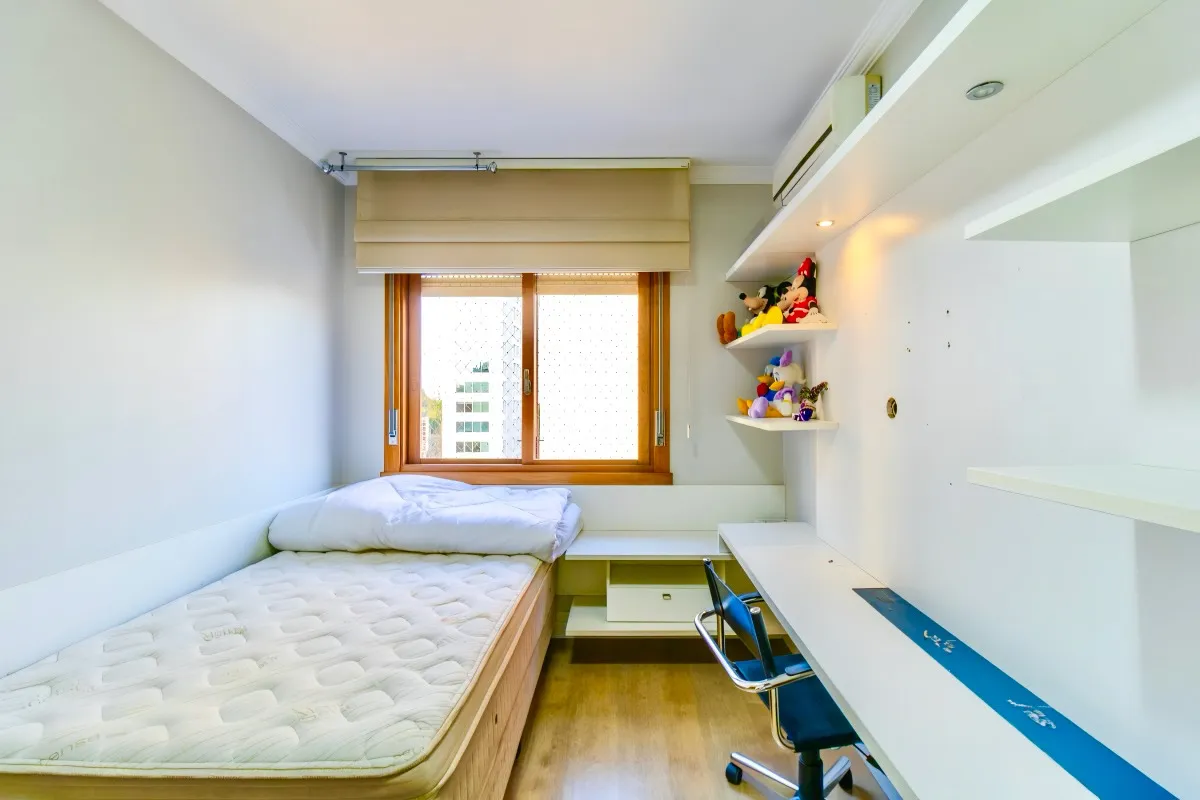 R$ 1.950.000 | 153M&sup2; | 3 DORM | 1 SU&Iacute;TE | 3 VAGAS Rua Regente Porto Alegre - 