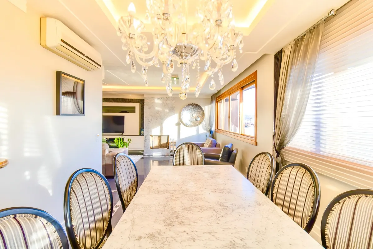 R$ 1.950.000 | 153M&sup2; | 3 DORM | 1 SU&Iacute;TE | 3 VAGAS Rua Regente Porto Alegre - 