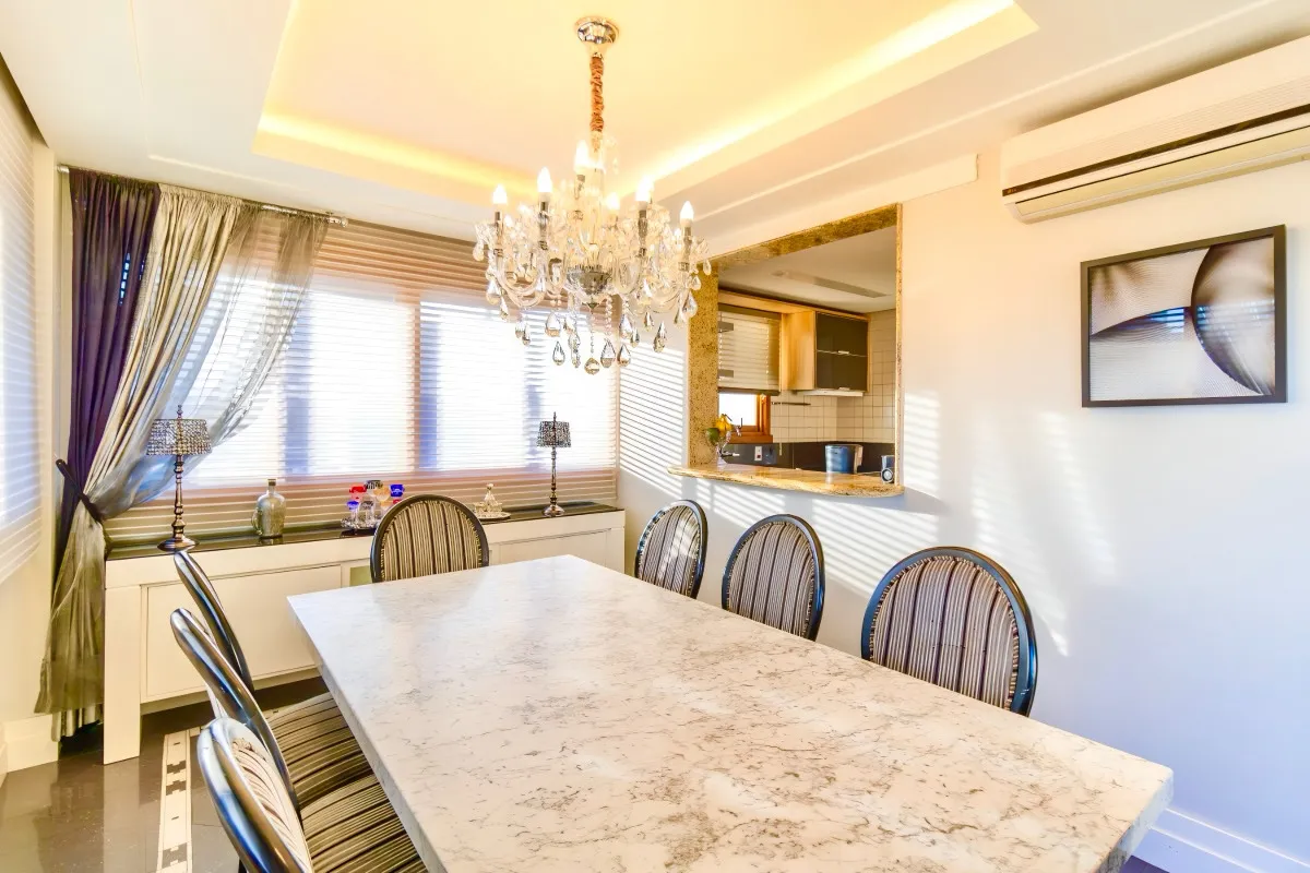R$ 1.950.000 | 153M&sup2; | 3 DORM | 1 SU&Iacute;TE | 3 VAGAS Rua Regente Porto Alegre - 