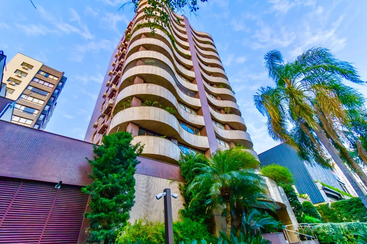 R$ 1.950.000 | 153M&sup2; | 3 DORM | 1 SU&Iacute;TE | 3 VAGAS Rua Regente Porto Alegre - 