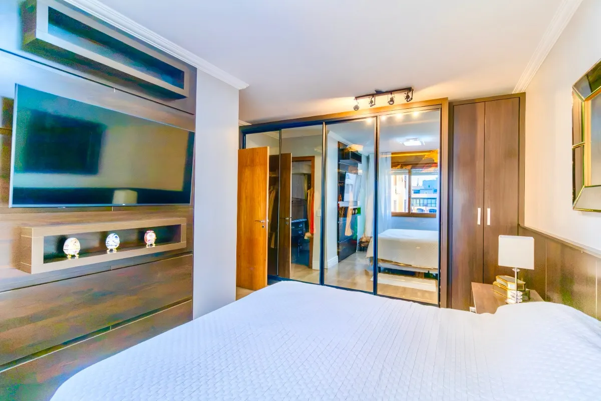 R$ 1.950.000 | 153M&sup2; | 3 DORM | 1 SU&Iacute;TE | 3 VAGAS Rua Regente Porto Alegre - 