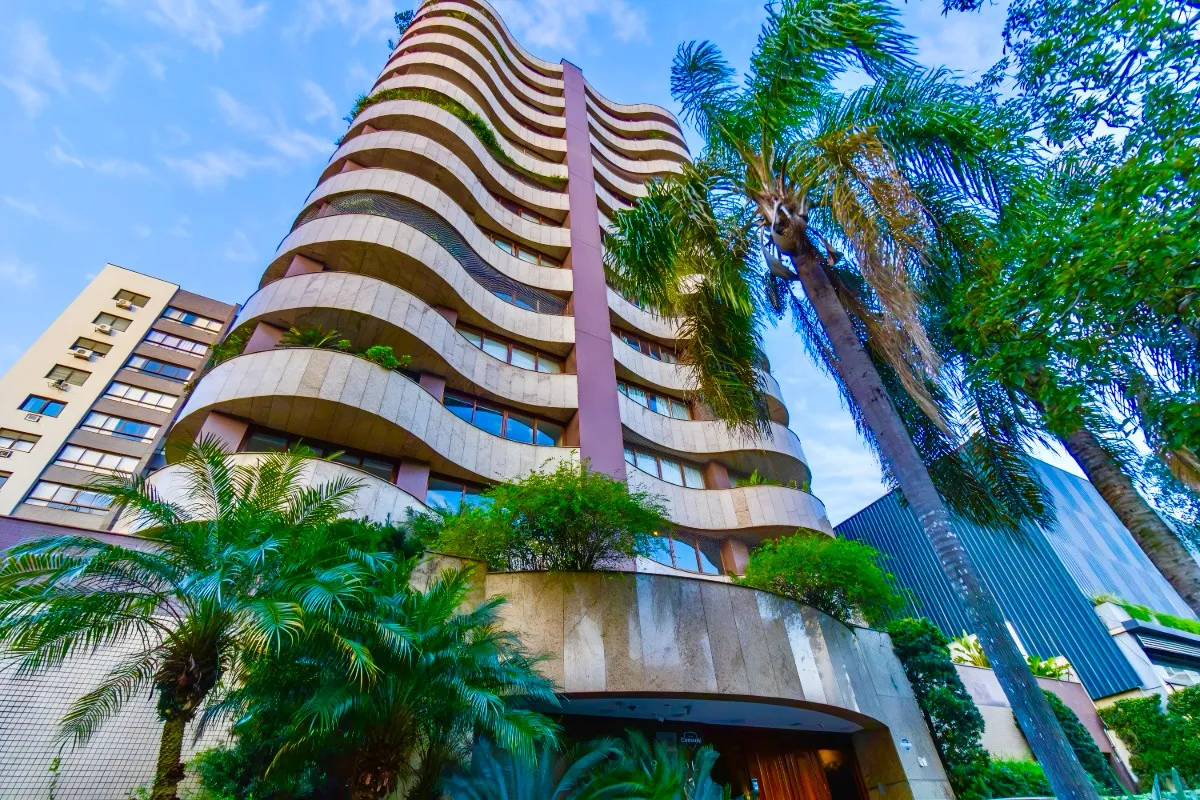 R$ 1.950.000 | 153M&sup2; | 3 DORM | 1 SU&Iacute;TE | 3 VAGAS Rua Regente Porto Alegre - 