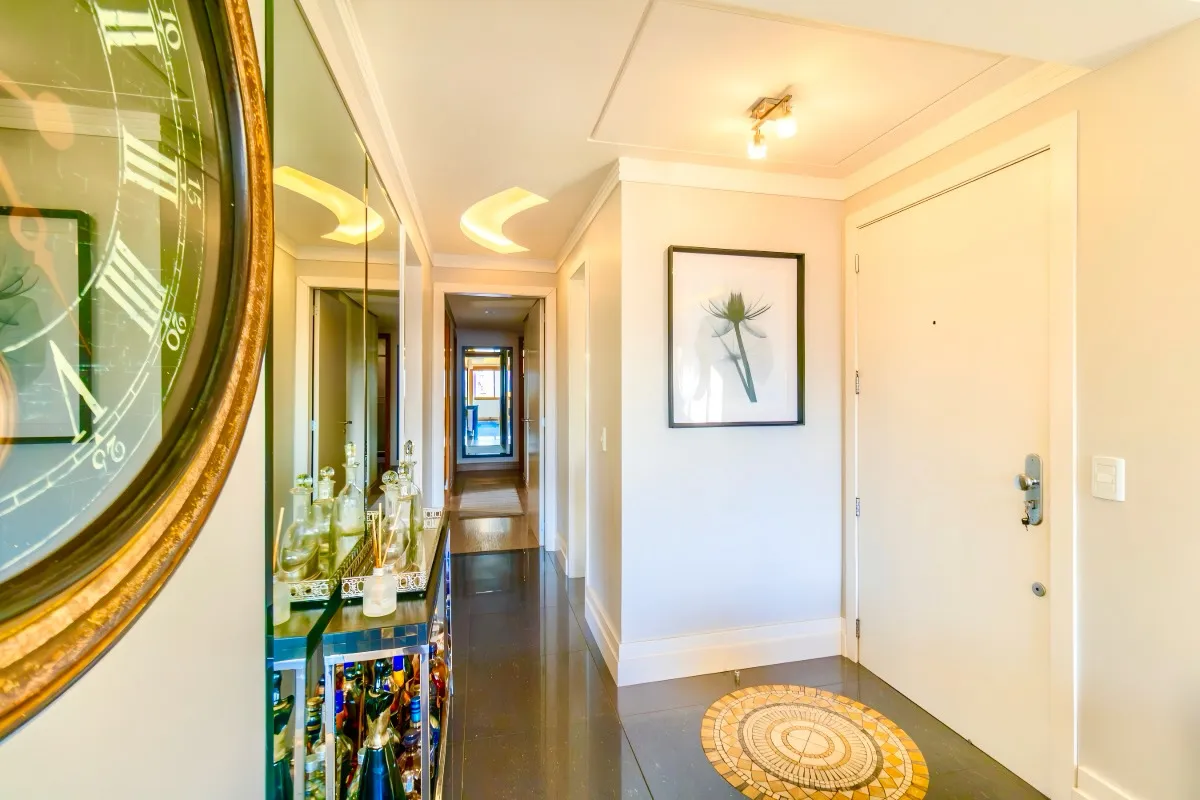 R$ 1.950.000 | 153M&sup2; | 3 DORM | 1 SU&Iacute;TE | 3 VAGAS Rua Regente Porto Alegre - 